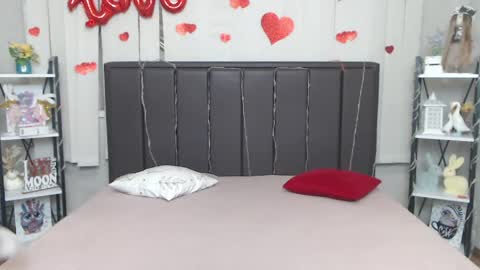 LauraHlot online show from 04/01/26, 05:52