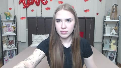 LauraHlot online show from 04/04/26, 05:32