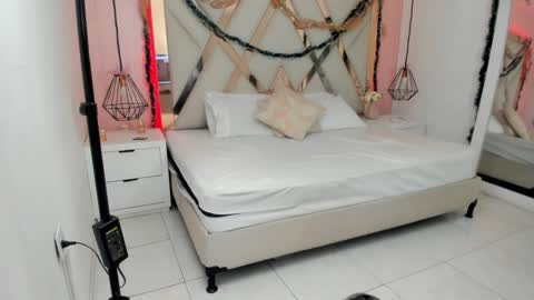 laura  online show from 12/18/25, 07:09