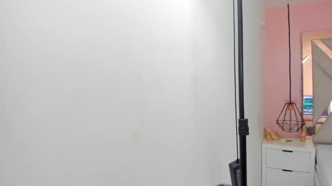 laura  online show from 02/25/26, 08:07