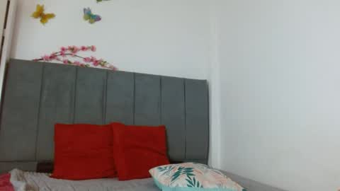 Laura online show from 04/08/26, 11:21