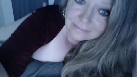 lauralust online show from 05/05/26, 04:31
