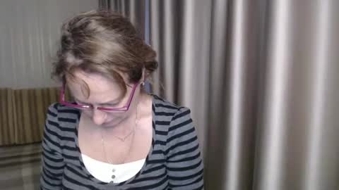 Lauraoven1 online show from 12/23/24, 11:25