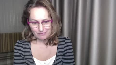 Lauraoven1 online show from 12/24/24, 12:55