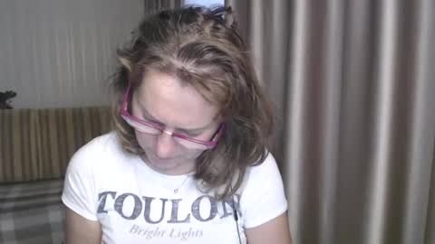 Lauraoven1 online show from 12/27/24, 08:24