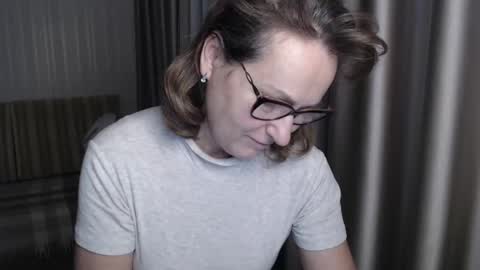 Lauraoven1 online show from 01/18/25, 06:32