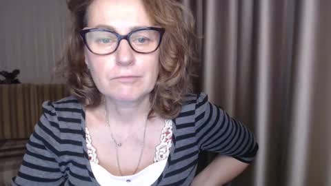 Lauraoven1 online show from 02/12/25, 06:09