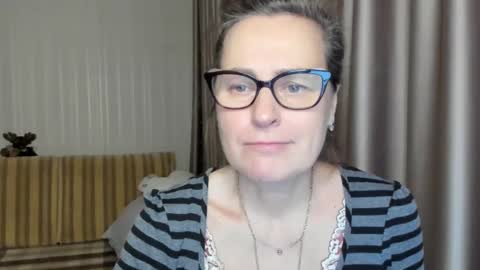 Lauraoven1 online show from 02/18/25, 04:37