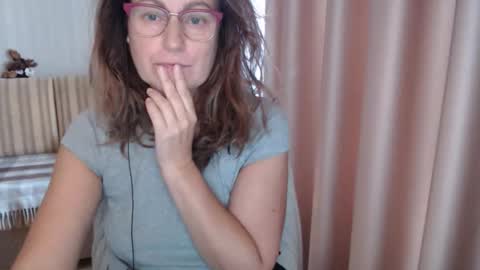 Lauraoven1 online show from 10/19/25, 12:50