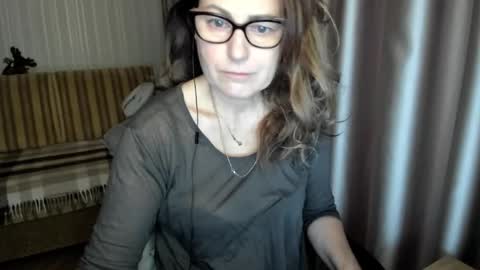 Lauraoven1 online show from 12/18/25, 07:47