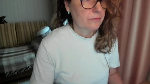 Lauraoven1 online show from 04/03/26, 07:28