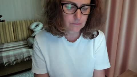 Snapshot of lauraoven1 chatting on 06/09/26, 08:15 Lauraoven1 online show from 06/09/26, 08:15