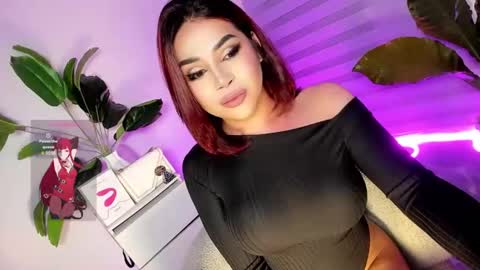 Snapshot of laurasinclair chatting on 03/12/25, 05:02 Your sweet Laura online show from 03/12/25, 05:02