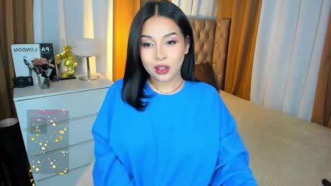 Snapshot of laurasinclair chatting on 10/12/25, 04:06 Your sweet Laura online show from 10/12/25, 04:06