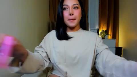 Snapshot of laurasinclair chatting on 12/01/25, 09:25 Your sweet Laura online show from 12/01/25, 09:25