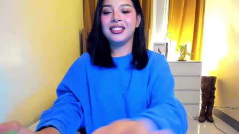 Snapshot of laurasinclair chatting on 12/03/25, 05:00 Your sweet Laura online show from 12/03/25, 05:00