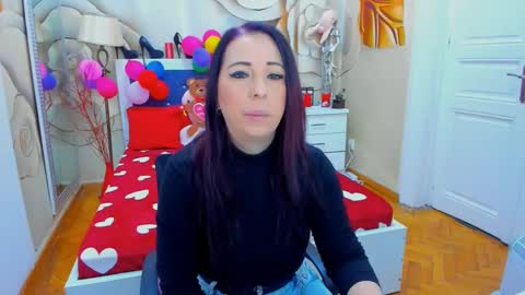 Laura online show from 02/11/25, 04:22