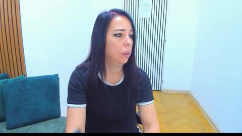 Laura online show from 09/28/25, 03:23