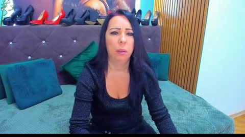 Laura online show from 11/03/25, 04:25