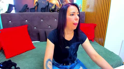 Laura online show from 06/03/26, 03:09