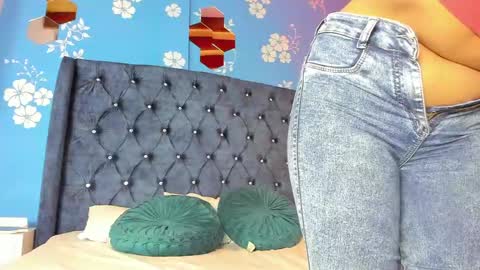 Snapshot of laurasmith_1 chatting on 06/03/26, 11:02 Laura online show from 06/03/26, 11:02