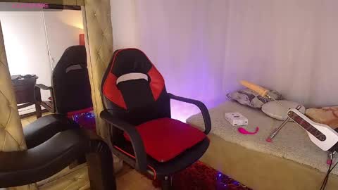 Laura Sofia online show from 04/21/26, 06:20