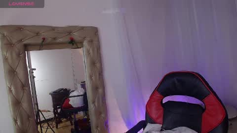 Laura Sofia online show from 04/23/26, 02:46