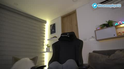 Laura online show from 12/10/24, 03:30