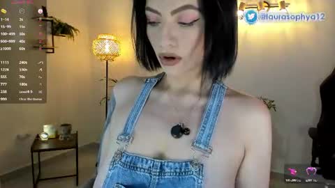Snapshot of laurasophya chatting on 07/05/26, 09:33 Laura online show from 07/05/26, 09:33