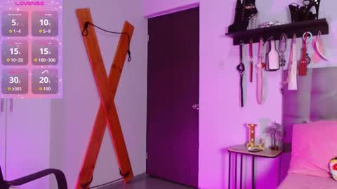 Snapshot of laureen_brown chatting on 10/31/25, 09:16 Laura online show from 10/31/25, 09:16