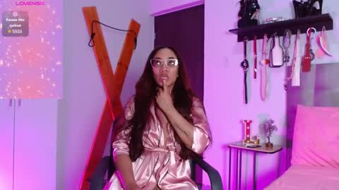 Snapshot of laureen_brown chatting on 11/01/25, 08:00 Laura online show from 11/01/25, 08:00