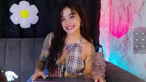 Snapshot of lauren_camila1 chatting on 05/21/26, 02:51 Lau online show from 05/21/26, 02:51