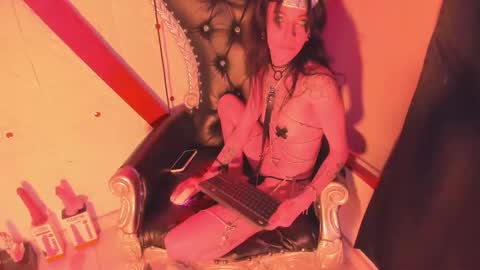 Lauren evans9 online show from 11/15/25, 04:10