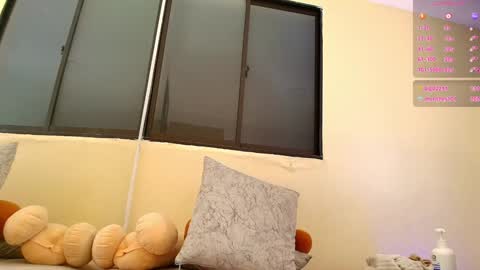 Snapshot of lauren_gil_ chatting on 12/23/24, 11:17    1      online show from 12/23/24, 11:17