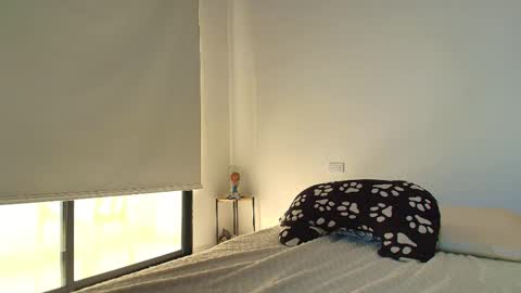Snapshot of lauren_gil_ chatting on 10/18/25, 11:55    1      online show from 10/18/25, 11:55
