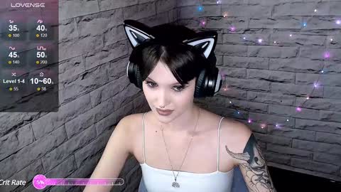 Snapshot of lauren_raquel chatting on 12/03/24, 05:23 Eva online show from 12/03/24, 05:23