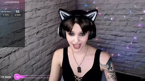 Snapshot of lauren_raquel chatting on 01/08/25, 08:18 Eva online show from 01/08/25, 08:18