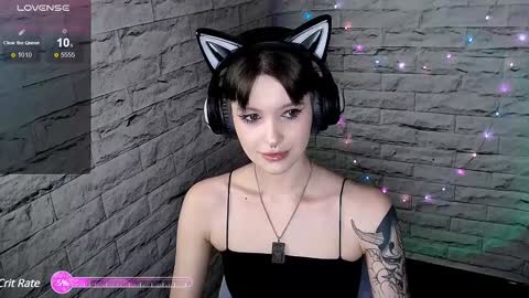 Snapshot of lauren_raquel chatting on 01/27/25, 07:03 Eva online show from 01/27/25, 07:03