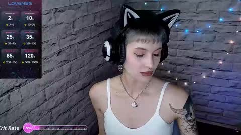 Snapshot of lauren_raquel chatting on 09/17/25, 02:08 Eva online show from 09/17/25, 02:08
