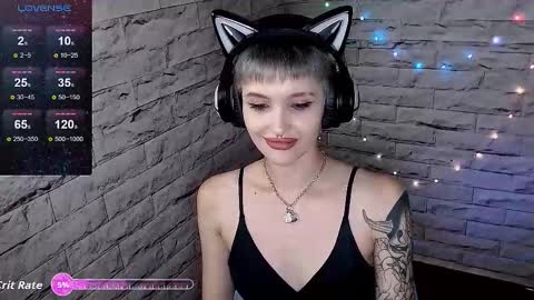 Snapshot of lauren_raquel chatting on 09/18/25, 03:36 Eva online show from 09/18/25, 03:36