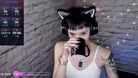 Snapshot of lauren_raquel chatting on 09/19/25, 05:02 Eva online show from 09/19/25, 05:02