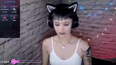 Snapshot of lauren_raquel chatting on 09/24/25, 12:19 Eva online show from 09/24/25, 12:19