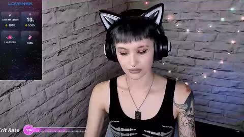 Snapshot of lauren_raquel chatting on 09/26/25, 05:50 Eva online show from 09/26/25, 05:50
