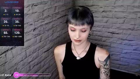 Snapshot of lauren_raquel chatting on 09/28/25, 07:19 Eva online show from 09/28/25, 07:19