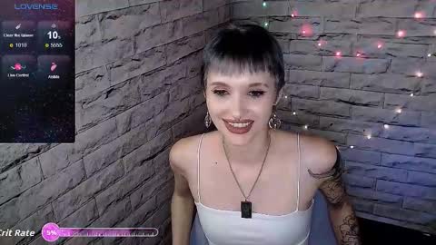 Snapshot of lauren_raquel chatting on 09/30/25, 07:41 Eva online show from 09/30/25, 07:41