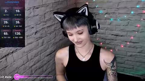 Snapshot of lauren_raquel chatting on 10/01/25, 04:35 Eva online show from 10/01/25, 04:35