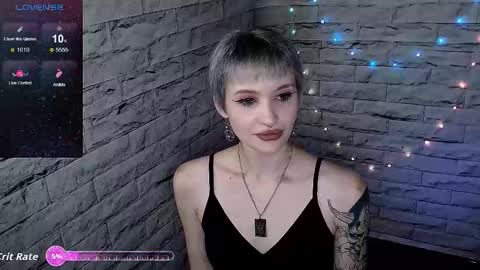 Snapshot of lauren_raquel chatting on 10/13/25, 07:36 Eva online show from 10/13/25, 07:36