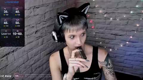 Snapshot of lauren_raquel chatting on 10/14/25, 04:41 Eva online show from 10/14/25, 04:41