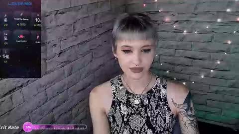 Snapshot of lauren_raquel chatting on 10/15/25, 03:23 Eva online show from 10/15/25, 03:23