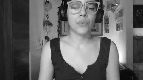 Snapshot of lauren_sweet7 chatting on 12/10/24, 12:28 Lauren online show from 12/10/24, 12:28